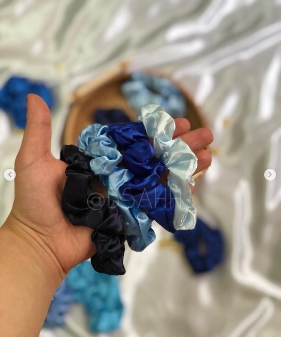 Satin scrunchies 10 pcs - Blue collection
 بكل ساتان 10 قطع - مجموعة الأزرق